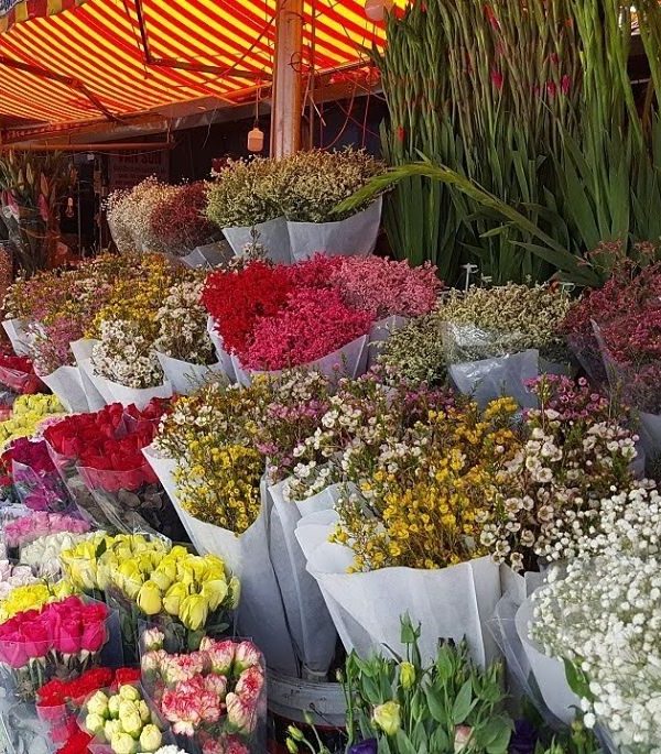 Quang Ba Market
