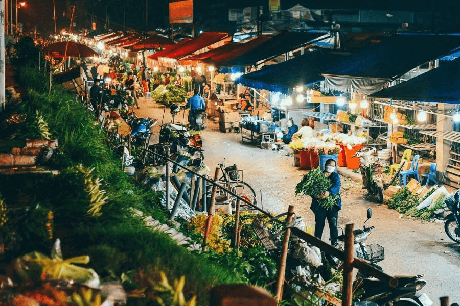 Quang Ba flower market for Hanoi, Vietnam vacations