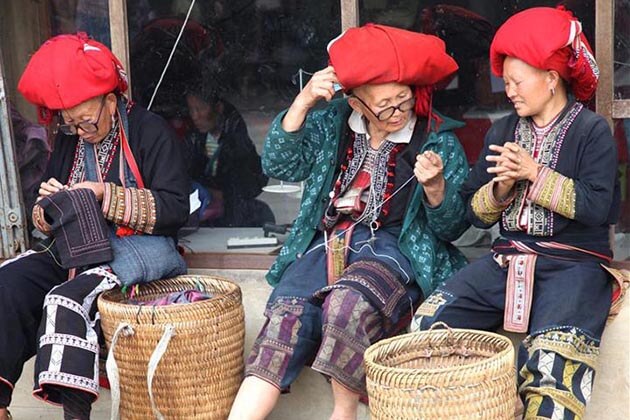 Red Dao Group in Sapa - Hanoi Local Tours