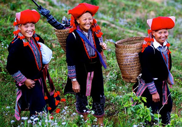 Red Dzao People in Sapa - Hanoi local tours