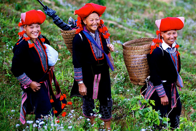 Red Dzao People in Sapa - Hanoi local tours