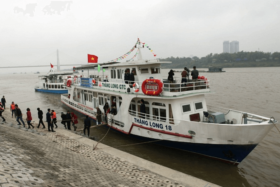 Red river cruise tour in Hanoi