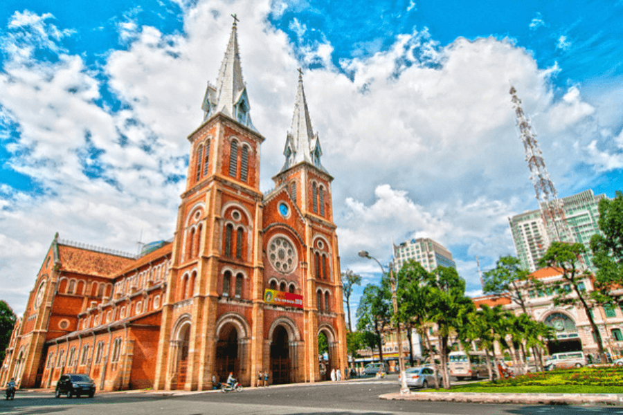 Sai Gon or Ho Chi Minh city, attracting tourists in Hanoi Vietnam package