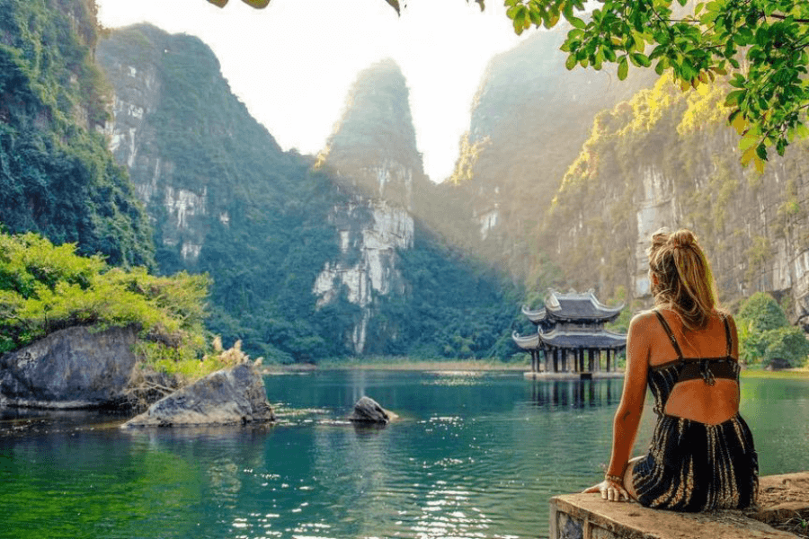 See the beautiful nature of Ninh Binh in Hanoi Vietnam package