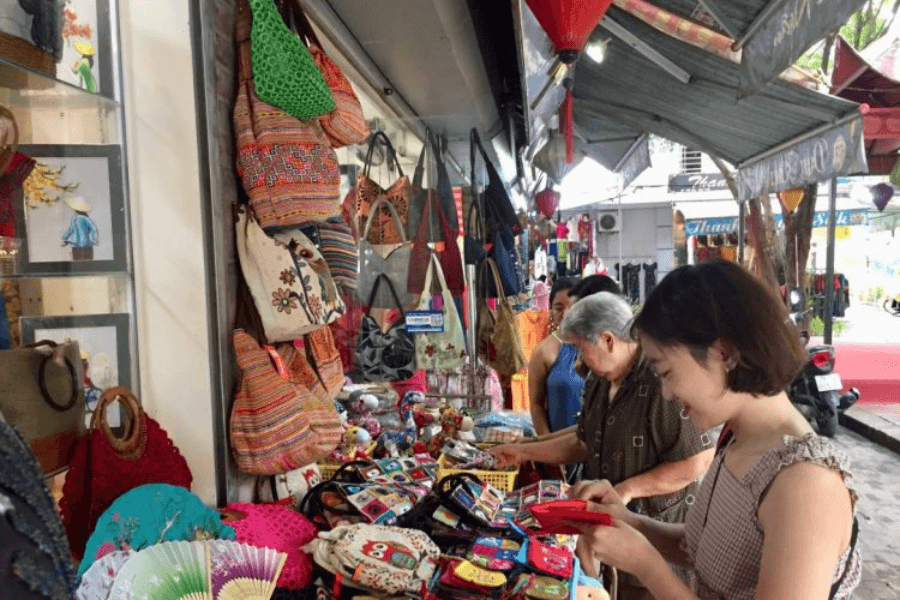 Silk products for tours in Hanoi, Vietnam
