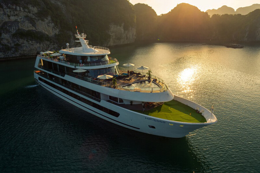 Stellar Of The Seas- The Quintessential Halong Bay Luxury Experience