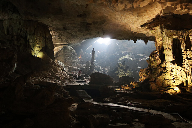 Sung Sot Cave - Hanoi local tours