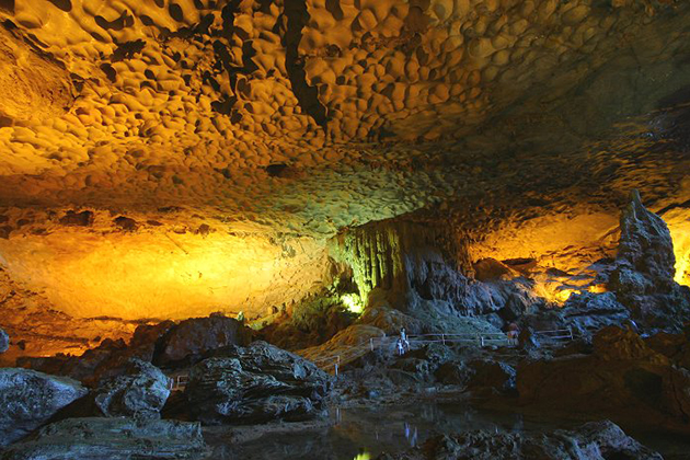 Sung Sot cave in Halong Bay