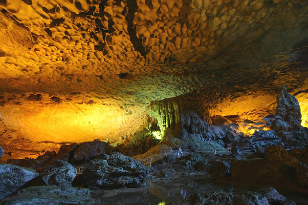 Sung Sot cave - Hanoi local tours