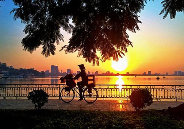 Sunset in West Lake Hanoi Cultural Tour