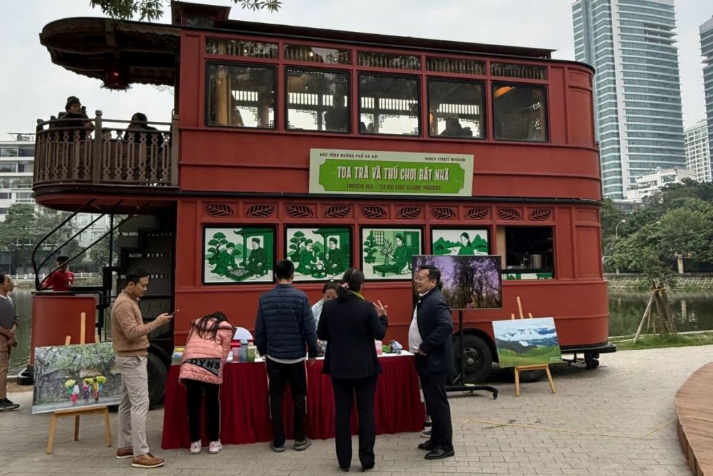 TRAM CAR _TRÀ & THÚ CHƠI BÁT NHÃ_ - Hanoi Touching the Realm of Memories - Hanoi Day Tour