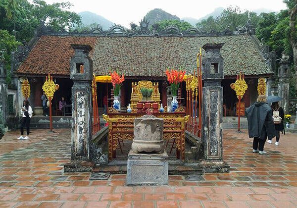 Temple of KIng Dinh and King Le Hanoi Local Tours
