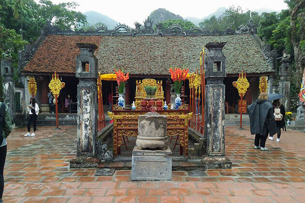 Temple of KIng Dinh and King Le Hanoi Local Tours