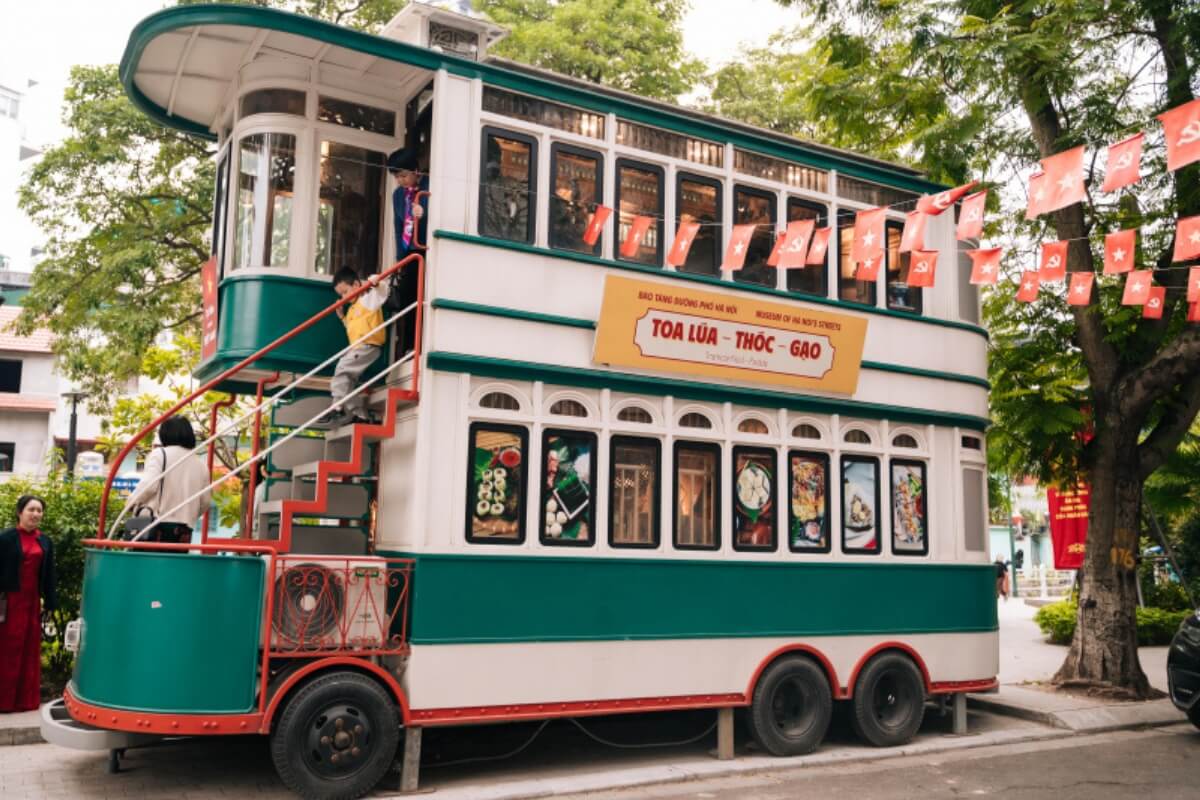 The Story Behind Hanoi’s Historic Tramway and Line 6 Experience