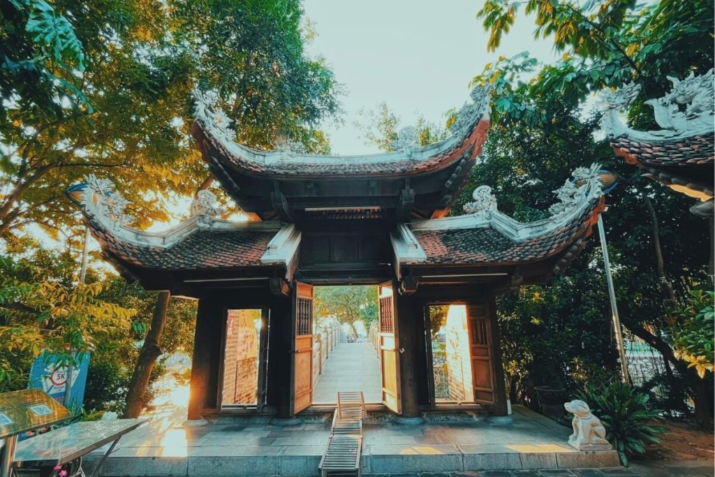 Thuy Trung Tien Temple - Hanoi Cultural Walking Tour Half Day