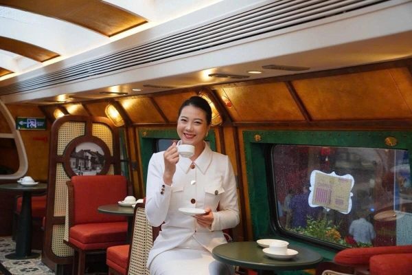 Tourists explore the Hanoi 5 Gate heritage train