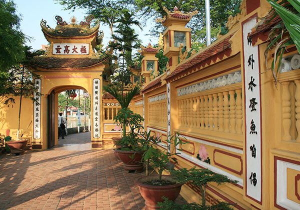 Tran Quoc Pagoda Hanoi tours