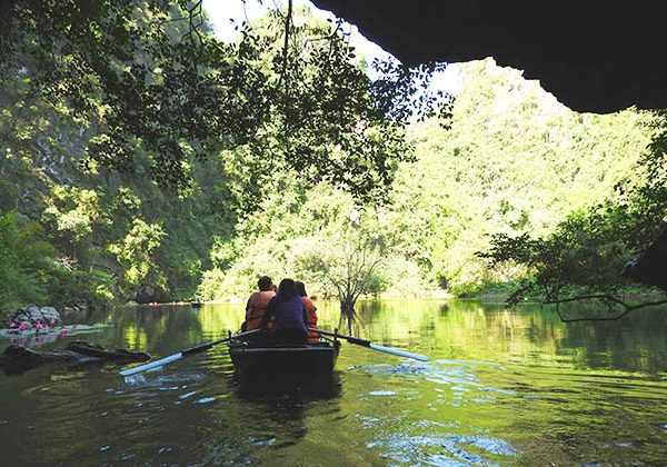 Trang An Kayaking Hanoi tour packages