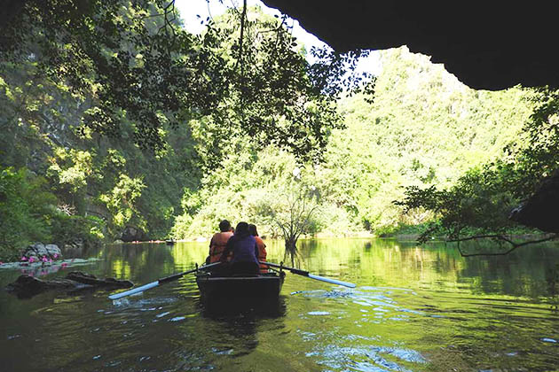 Trang An Kayaking Hanoi tour packages