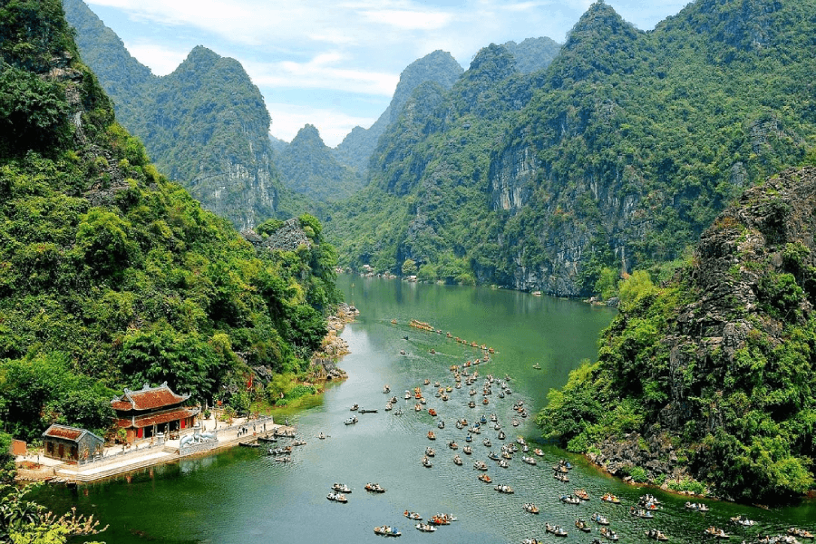 Trang An - attracting massive number of tourists in north Vietnam tours