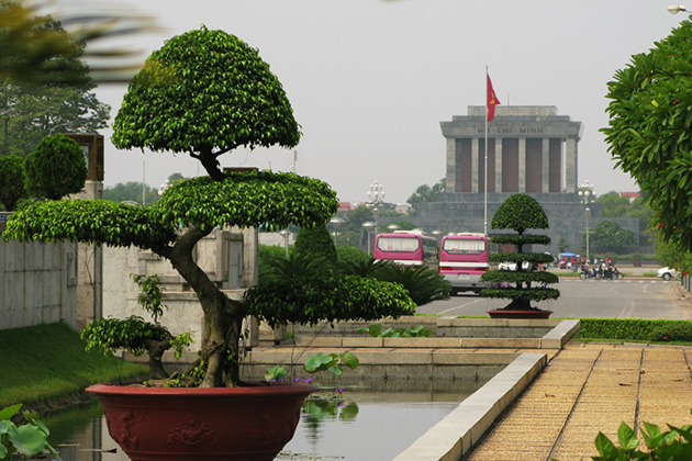 Travel tips when visiting Hanoi Ho Chi Minh Complex