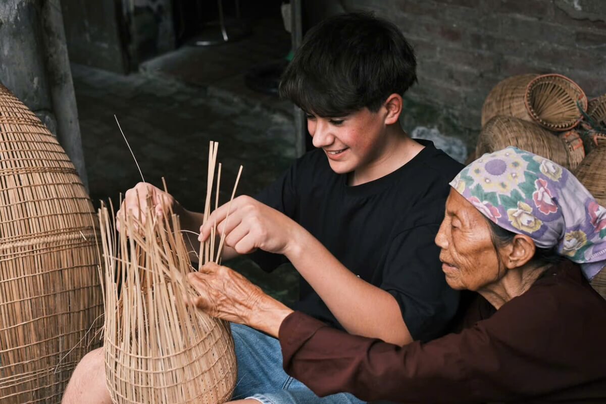 Try Bamboo Splitting in Thu Sy Bamboo Fish Trap Village