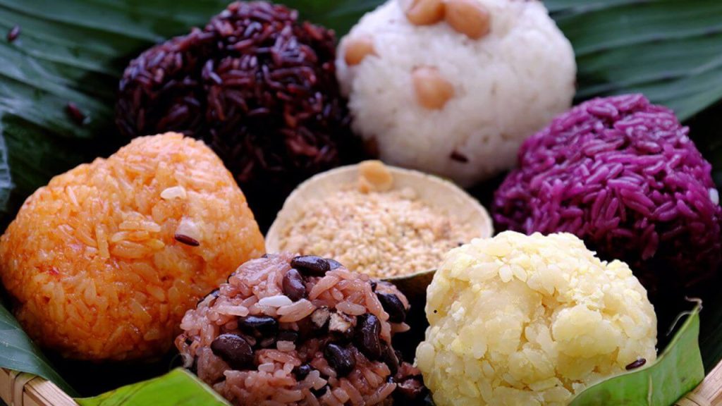 Trying Sticky Rice in Hanoi Tour