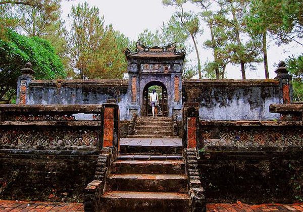Tu Duc Tomb in Hue hanoi vietnam tour package