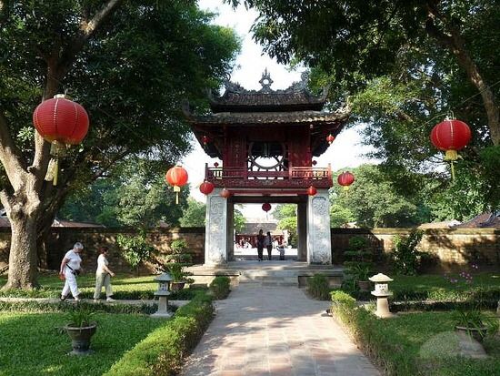 Van Mieu Hanoi Travel Guide