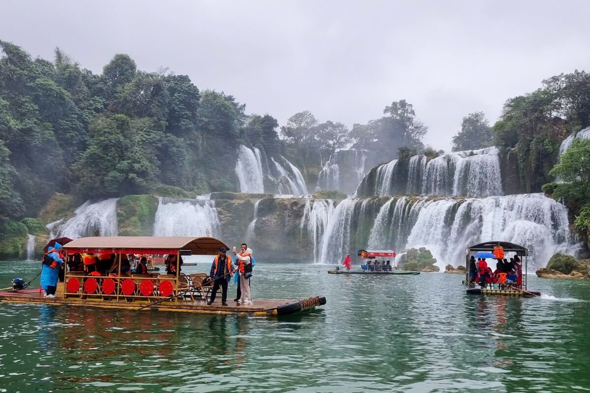 Visit Ban Gioc Waterfall in Cao Bang