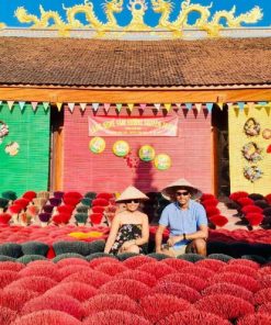 Visit Chuong Traditional conical hat-making village in Hanoi day tours