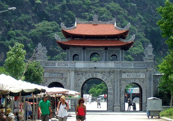 Hoa Lu Ancient Capital - Hanoi Local Tours