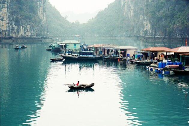 Vung Vieng Floating Market - Haoi Tour Packages