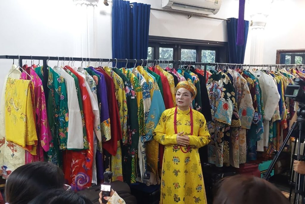 Visit the costume and exhibition room of Hầu Đồng Ritual