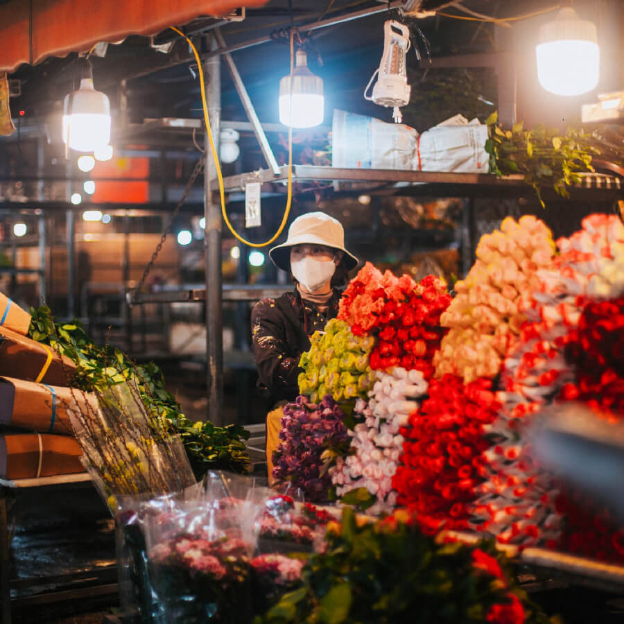Visiting Quang Ba Flower Market - hanoi vietnam tour packages