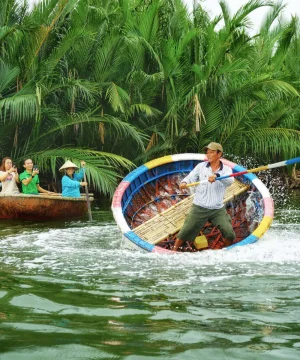 Watch-the-performance-in-Bay-Mau-Coconut-Forest-Vietnam-Tours-from-Hanoi