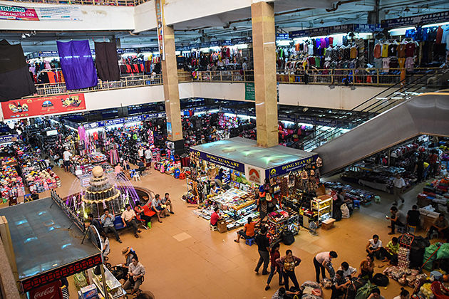 What To Buy In Dong Xuan Market