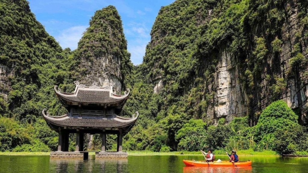 bai dinh pagoda to trang an complex - hanoi tours