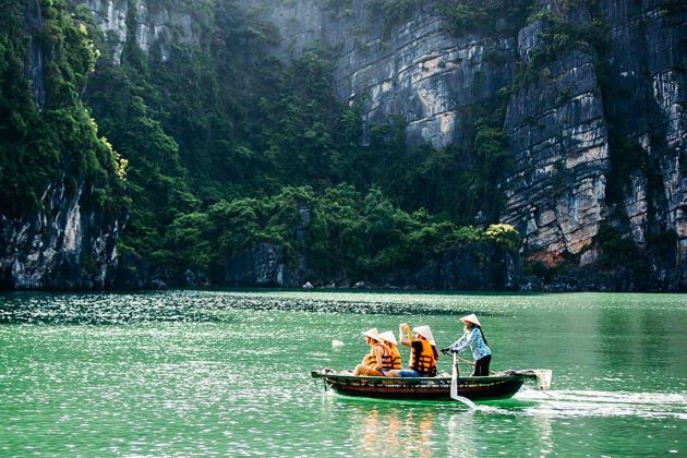 bai tu long bay trip Hanoi tour packages