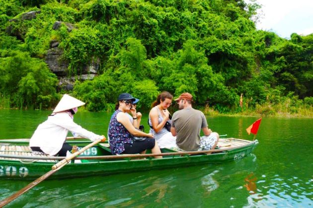 boat trip in ninh binh from hanoi tours