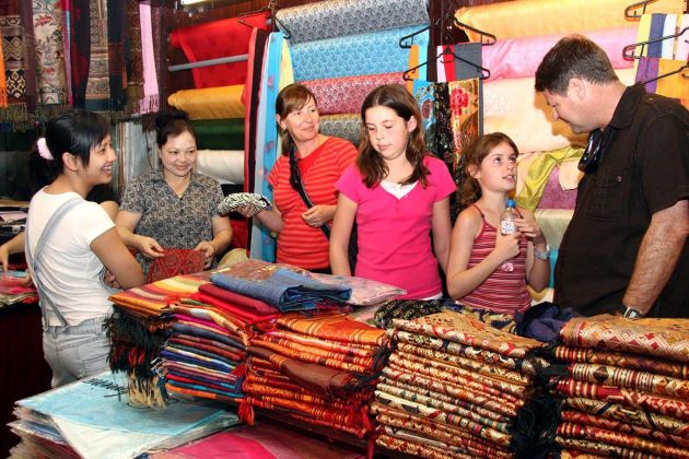 buy silk in hanoi