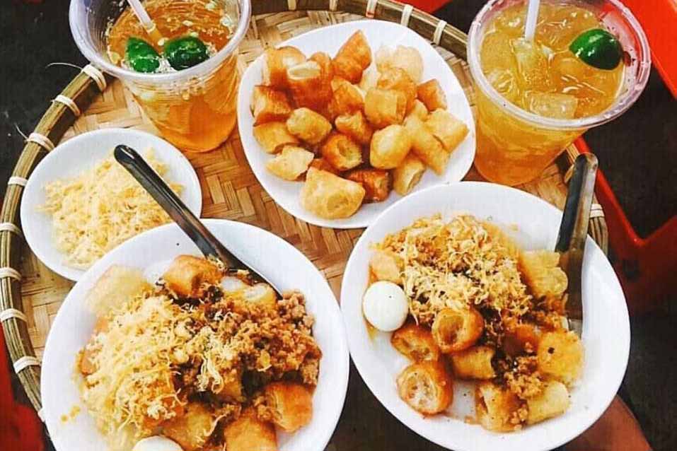 cháo-quẩy-sườn-sụnVietnam's traditional foods