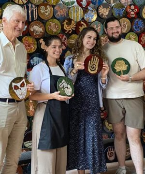 craft own lacquer piece in Dung Di Art Studio - Hanoi Tours