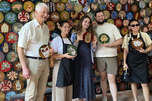 craft own lacquer piece in Dung Di Art Studio - Hanoi Tours