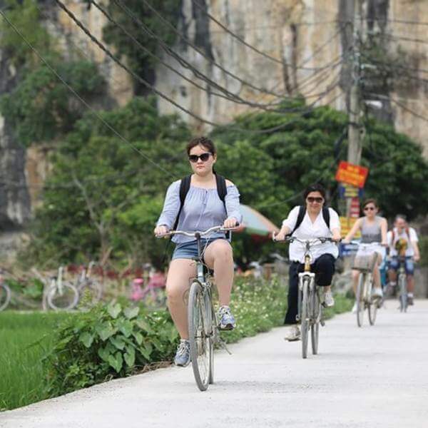 cycling to thai vi temple ninh binh