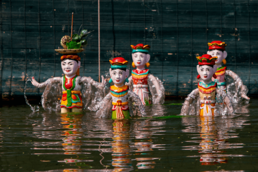 dao thuc water puppet theater - hanoi tours