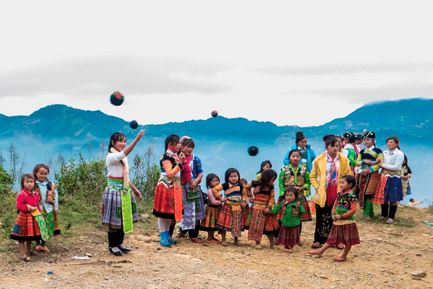 Ethnic minorities in Ta Xua - Hanoi local tours