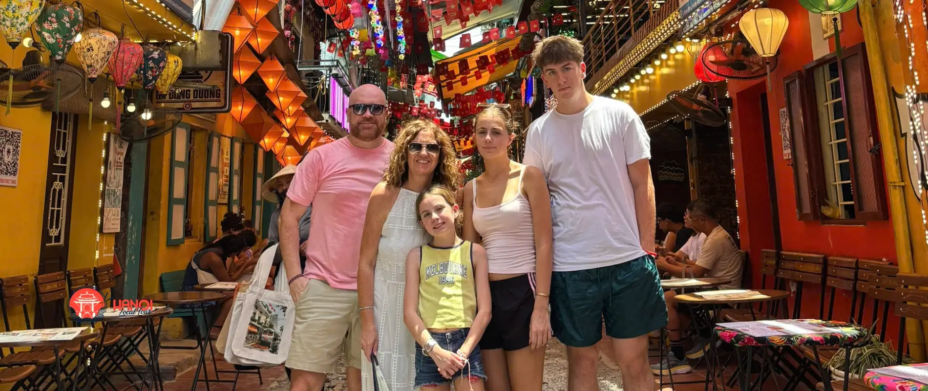 family-visit-hanoi-train-street-in-hanoi-tour