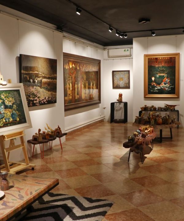 Visit Nguyen Art Gallery in Hanoi day tour