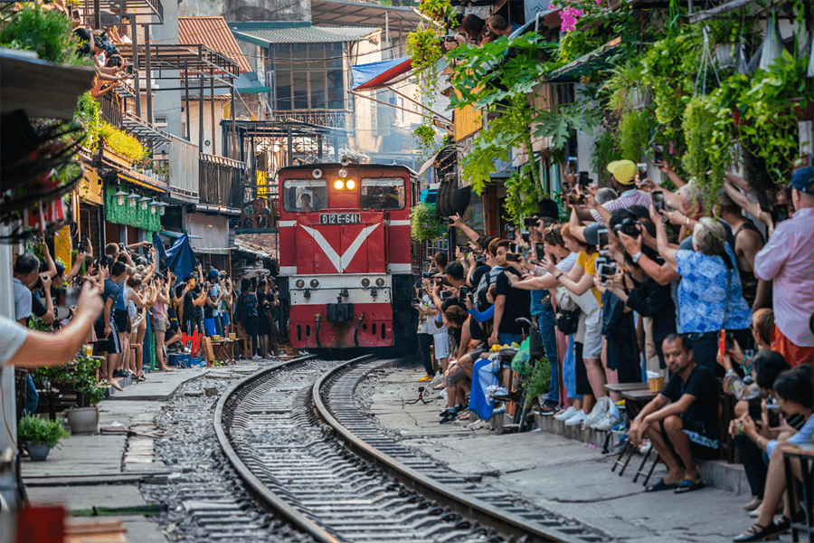 hanoi train street